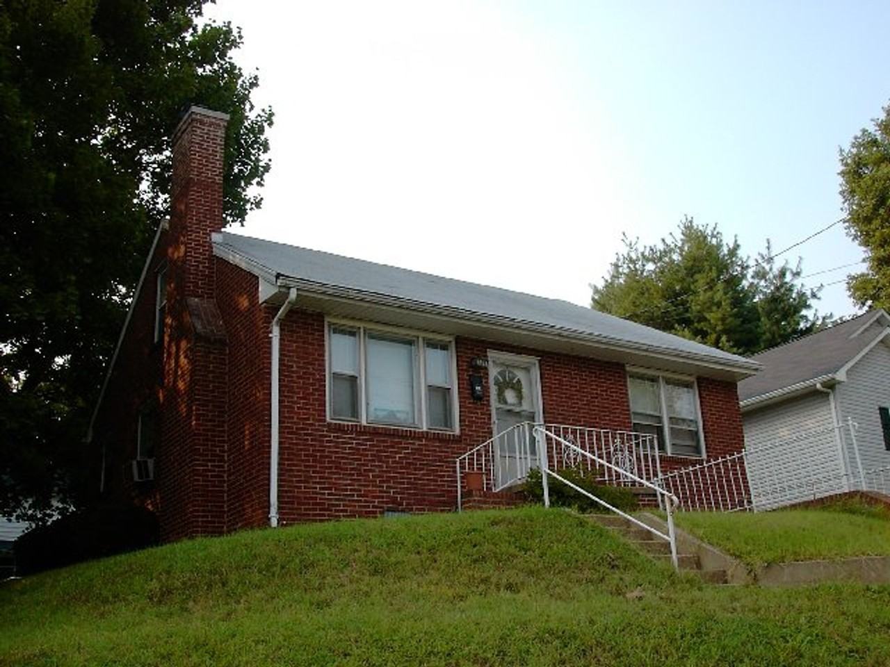 701 Saint Clair Ave - Photo 4 of 16