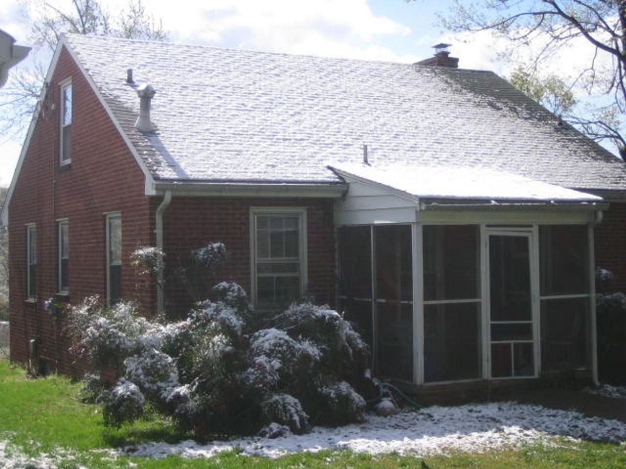 701 Saint Clair Ave - Photo 6 of 16