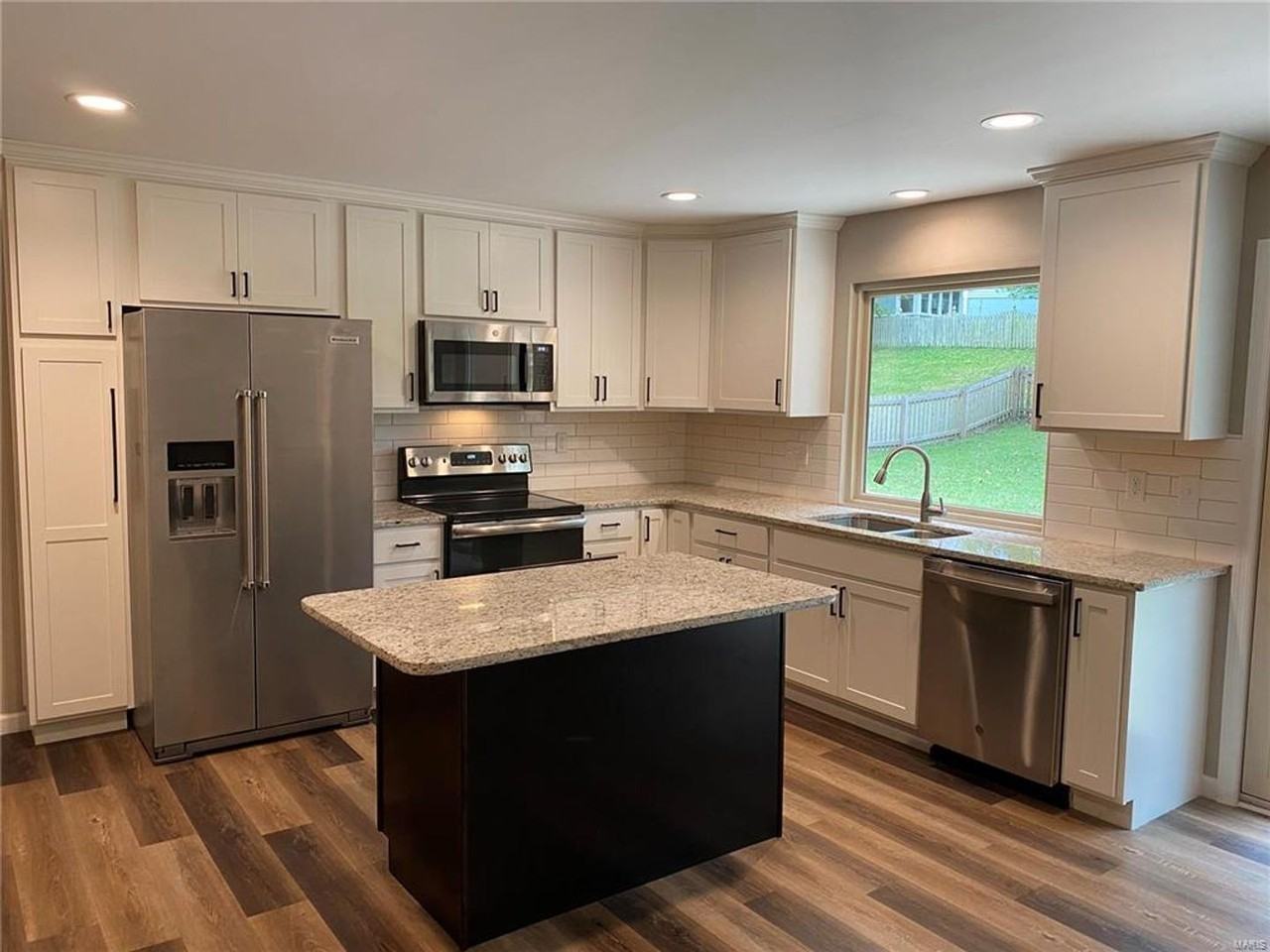 762 La Feil Dr - Photo 3 of 50