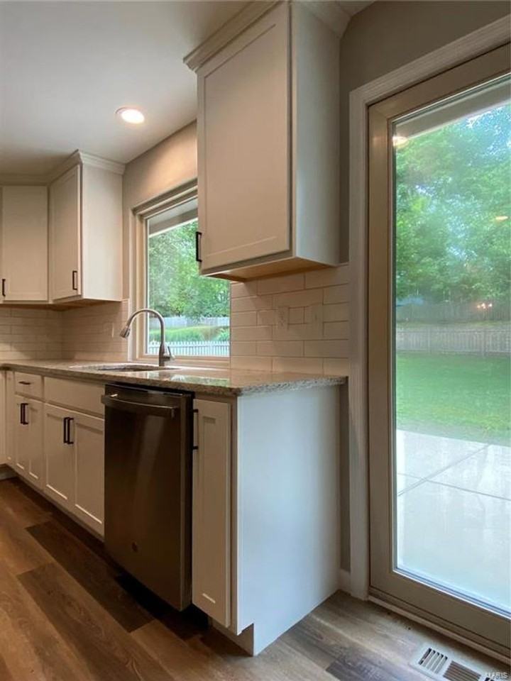 762 La Feil Dr - Photo 7 of 50