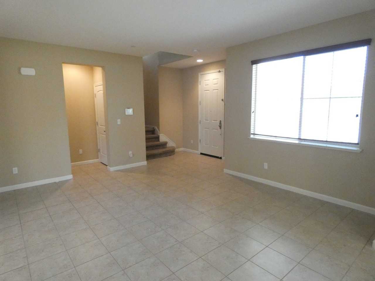 723 Del Mar Cir - Photo 3 of 19