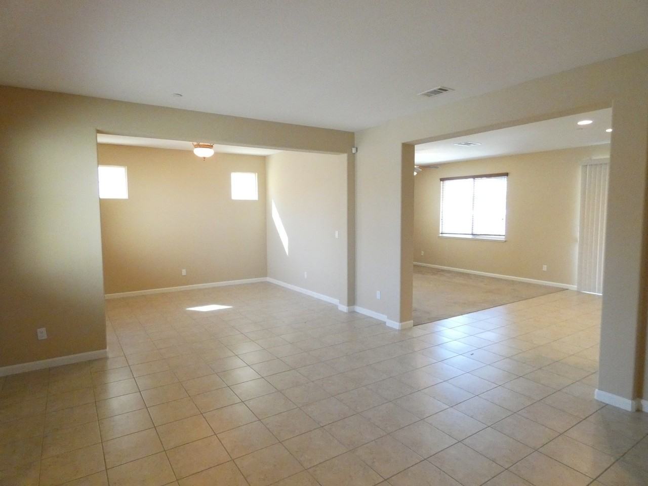 723 Del Mar Cir - Photo 5 of 19