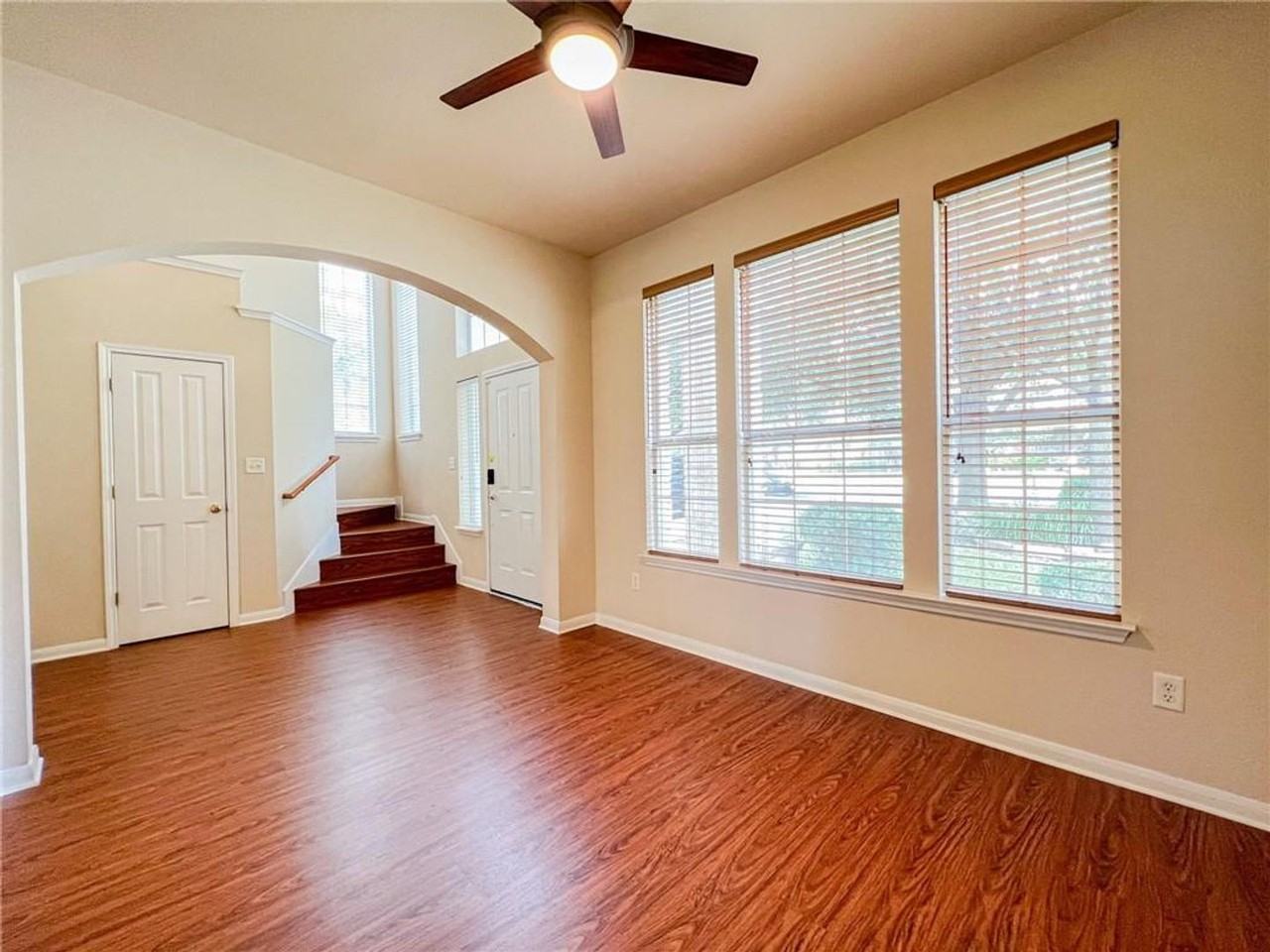 1009 Hidden View Pl - Photo 2 of 26