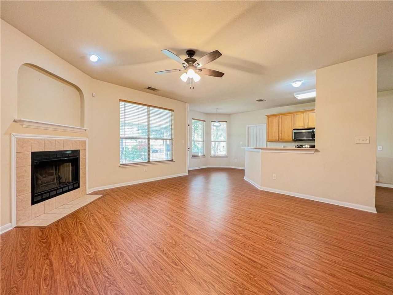 1009 Hidden View Pl - Photo 3 of 26