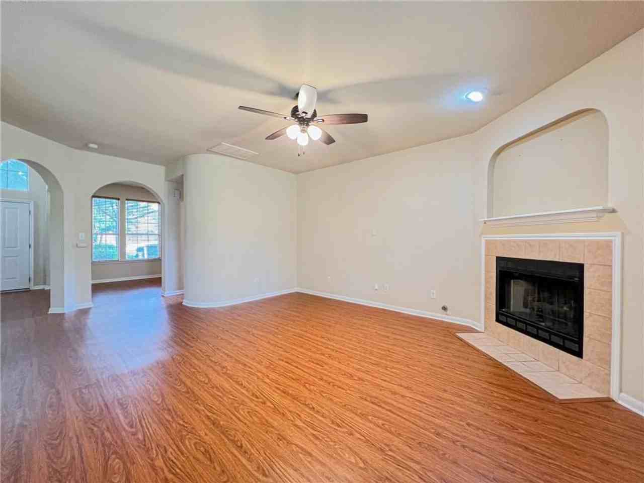 1009 Hidden View Pl - Photo 5 of 26