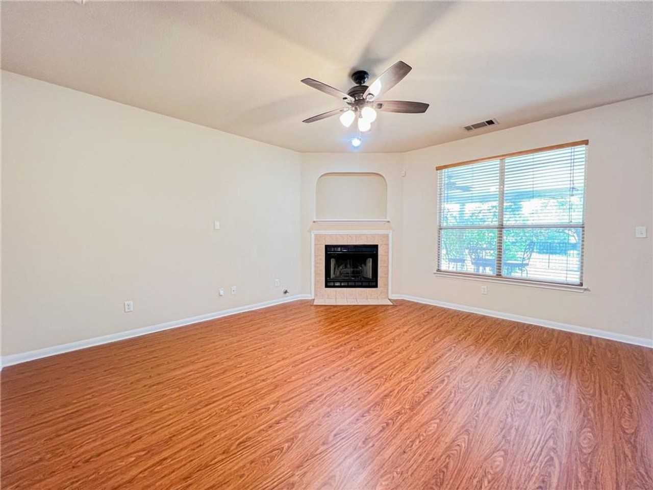 1009 Hidden View Pl - Photo 6 of 26