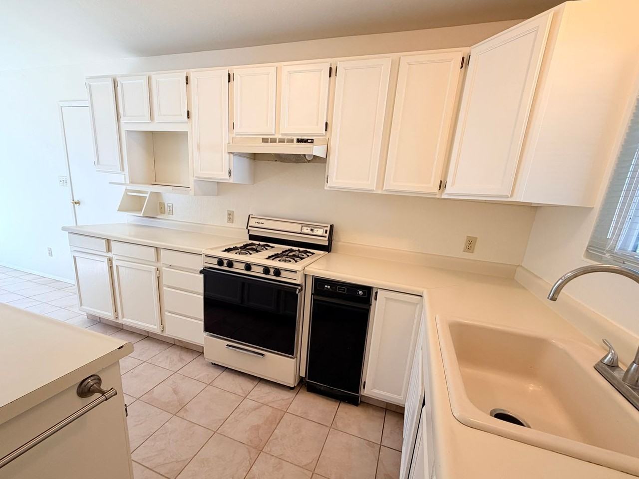 38 Adele Ave - Photo 6 of 21