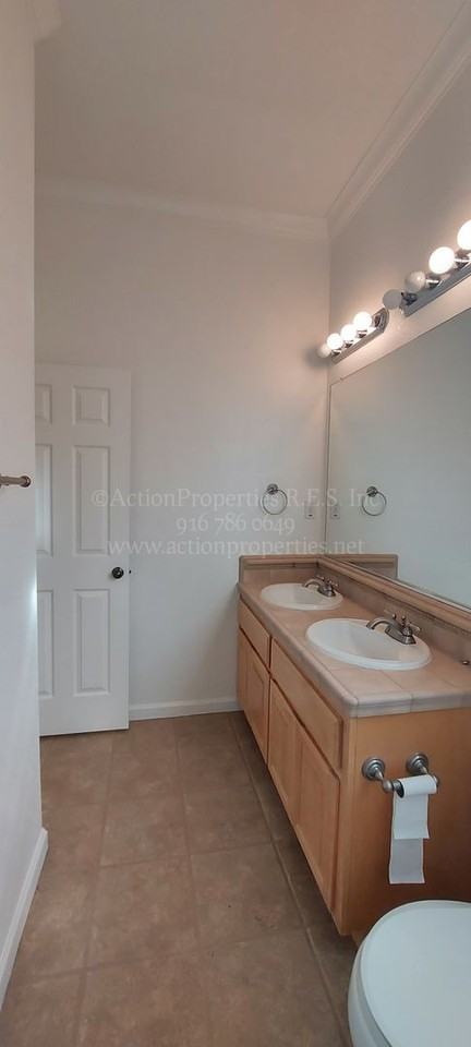 2223 Misty Hollow Dr - Photo 3 of 44