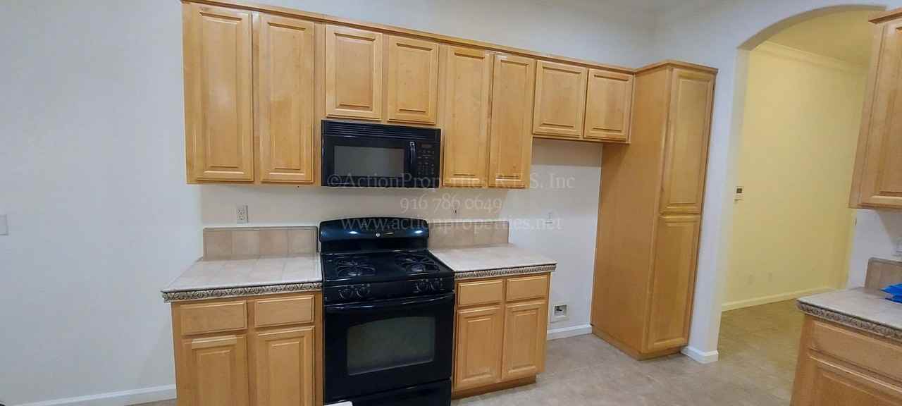 2223 Misty Hollow Dr - Photo 5 of 44