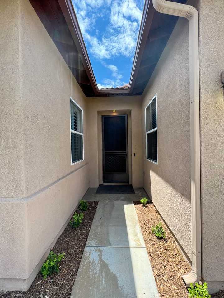 34629 Sagebrush Ln - Photo 3 of 32