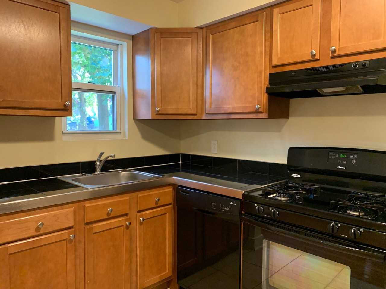 6720 Greenwood St - Photo 2 of 11