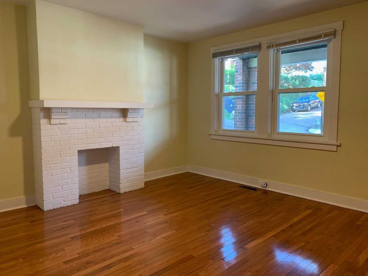 6720 Greenwood St - Photo 4 of 11