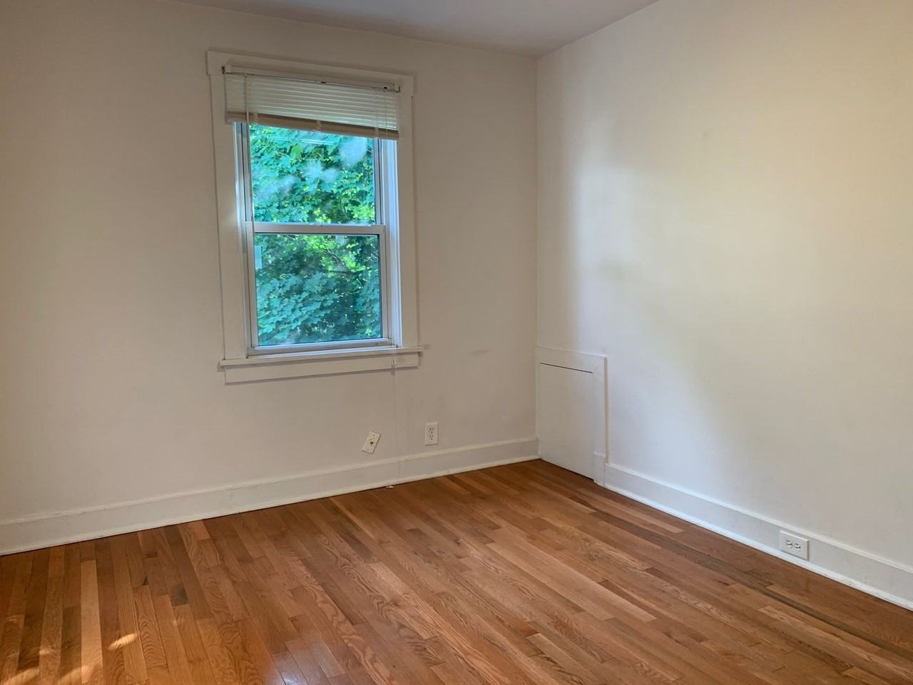 6720 Greenwood St - Photo 7 of 11