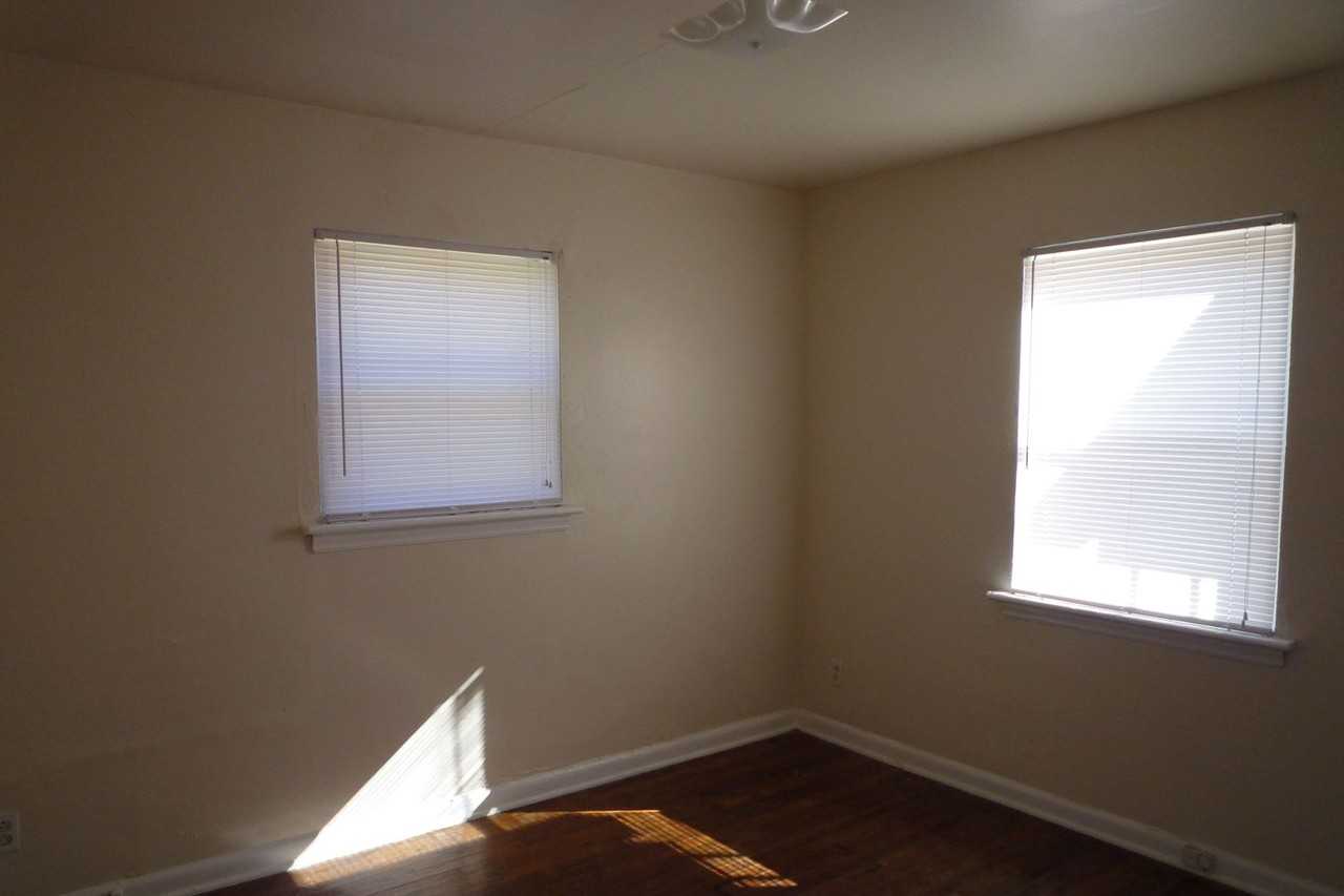 2414 Wilson Ave - Photo 4 of 7