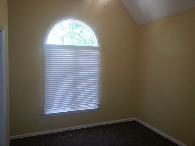 233 Ruby Ct - Photo 4 of 10