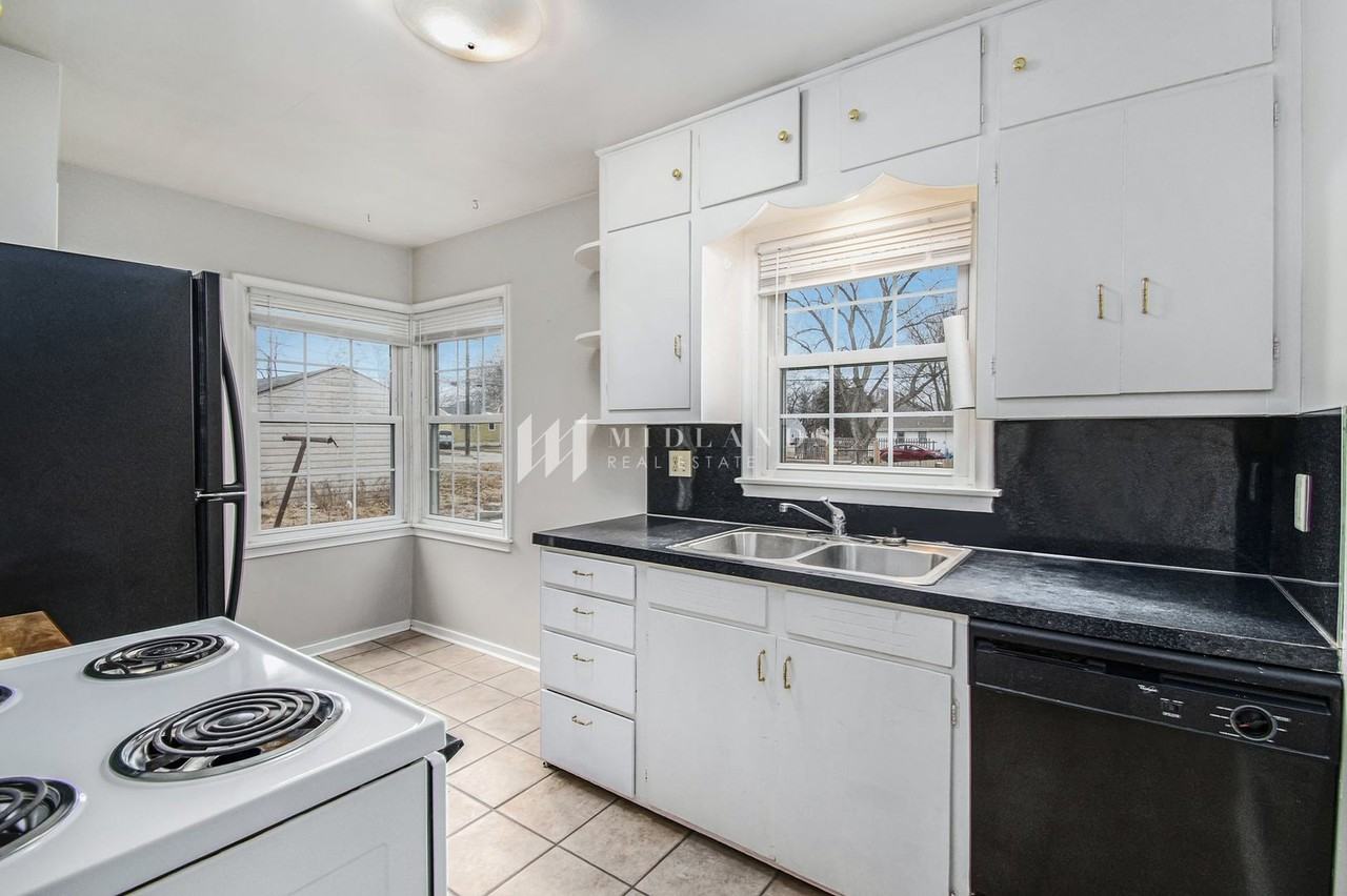 2403 Wayne St - Photo 5 of 18