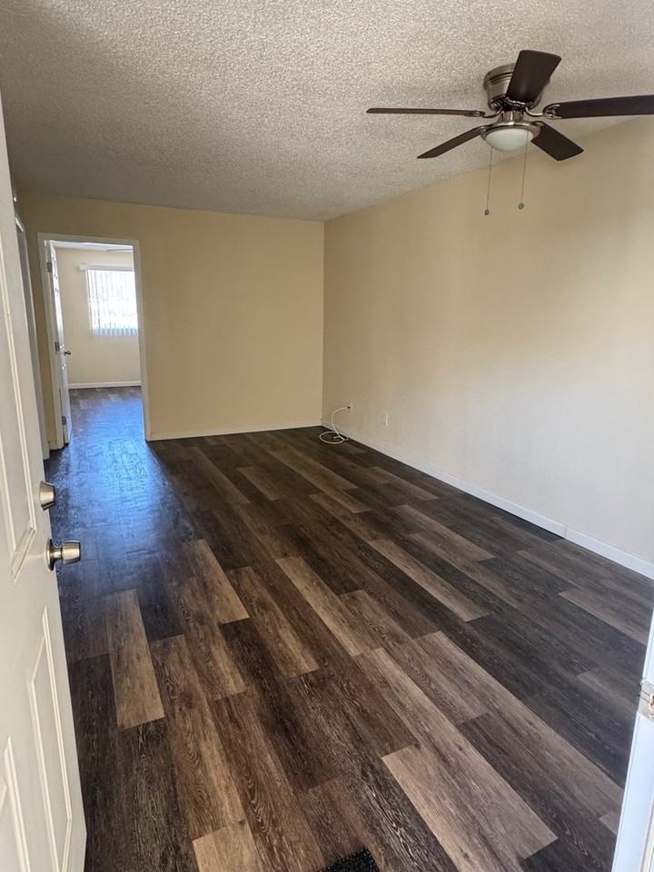 Huntington Apartments - Photo 3 of 9