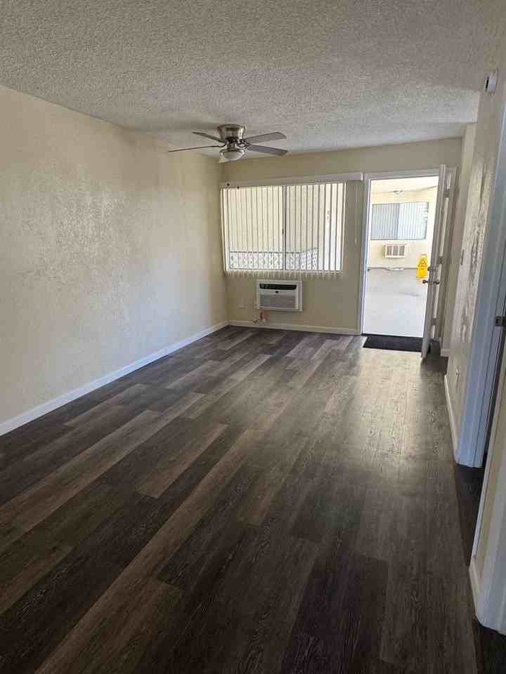 Huntington Apartments - Photo 4 of 9