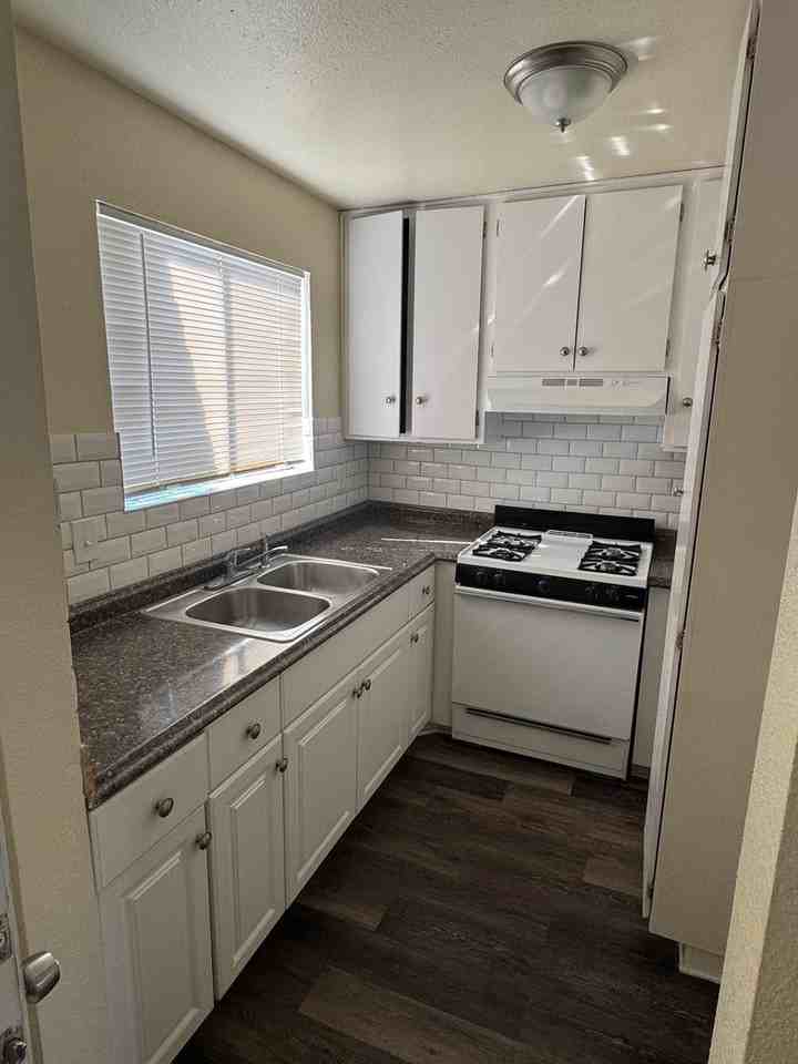 Huntington Apartments - Photo 6 of 9