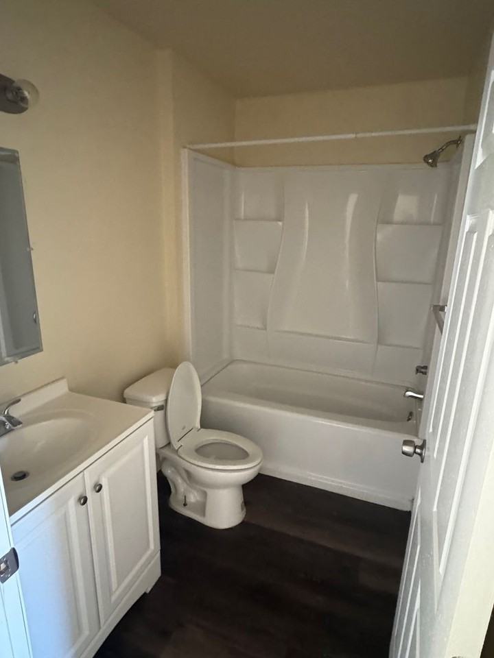 Huntington Apartments - Photo 7 of 9