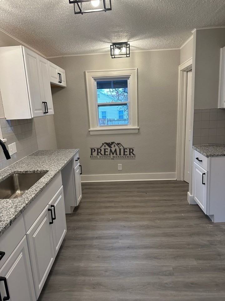 1702 E 72nd St - Photo 4 of 10