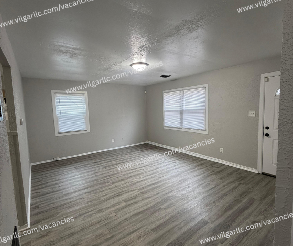 1126 Floyd St - Photo 5 of 15