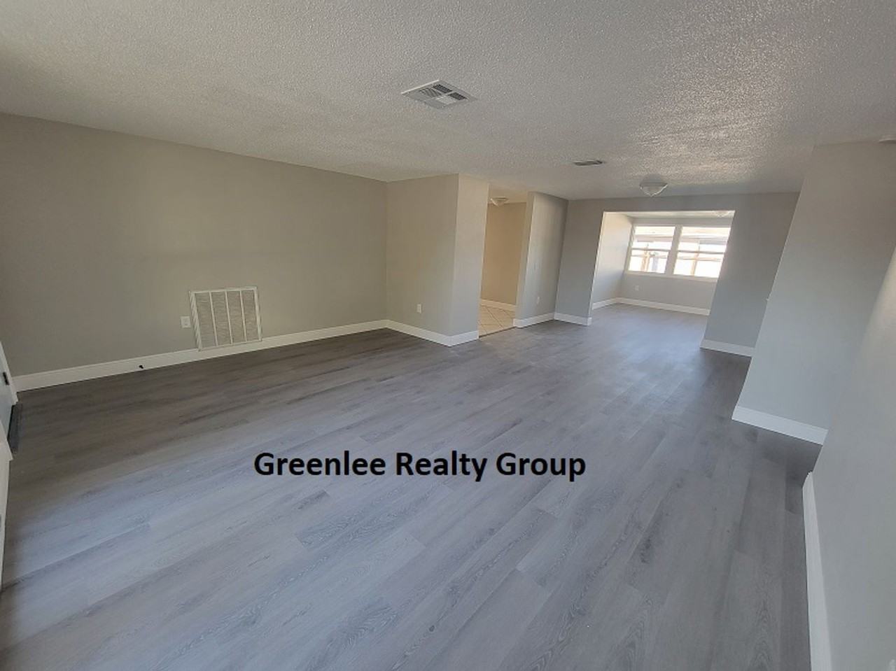 6935 Altavista St - Photo 5 of 28