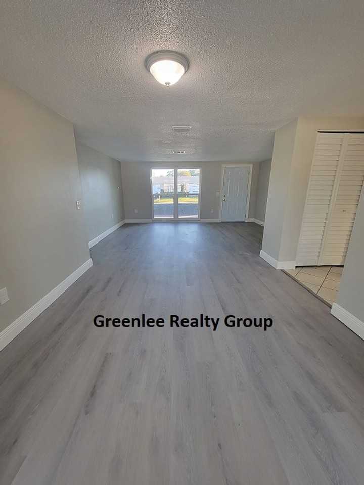 6935 Altavista St - Photo 6 of 28