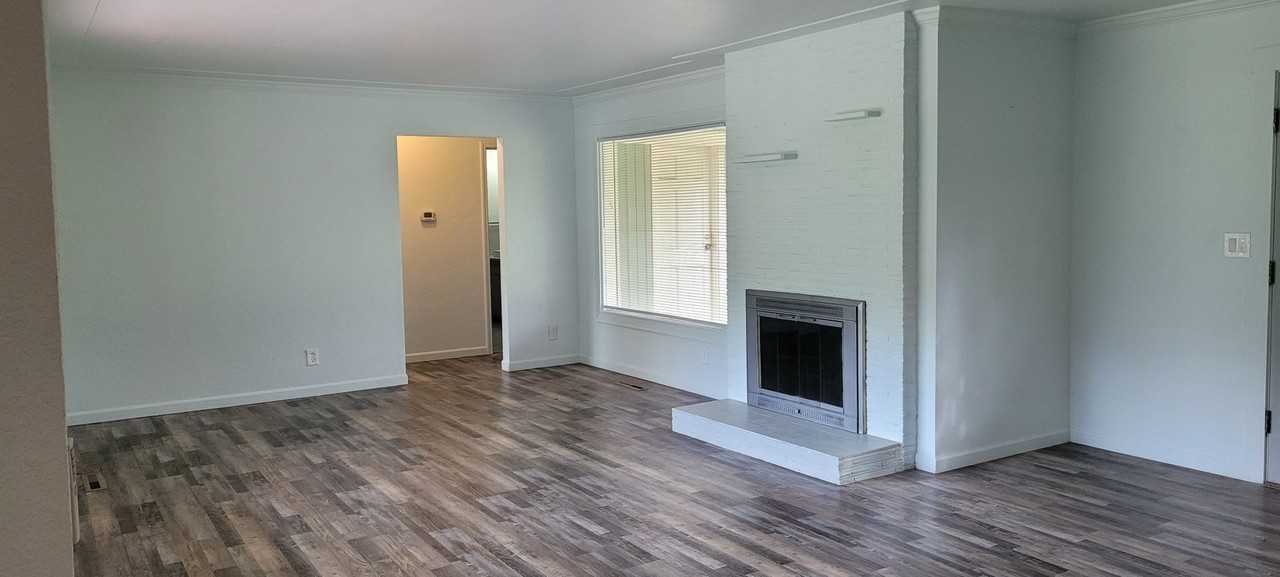 550 Pioneer Way - Photo 3 of 18