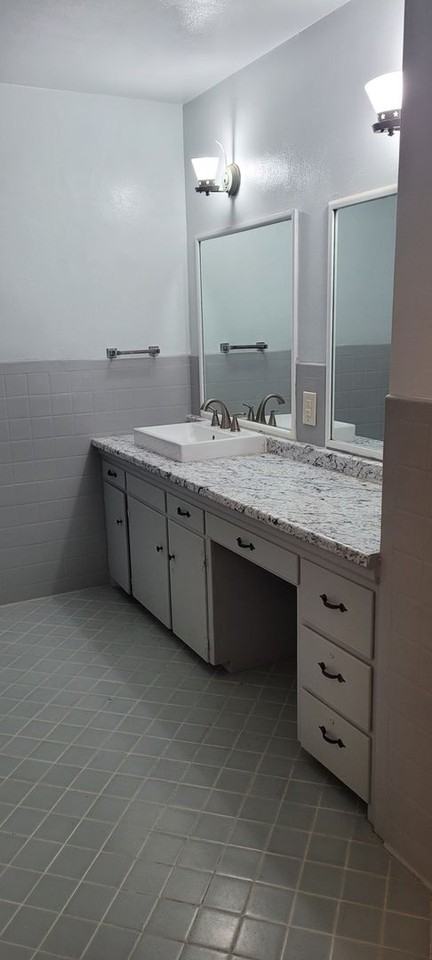 550 Pioneer Way - Photo 6 of 18