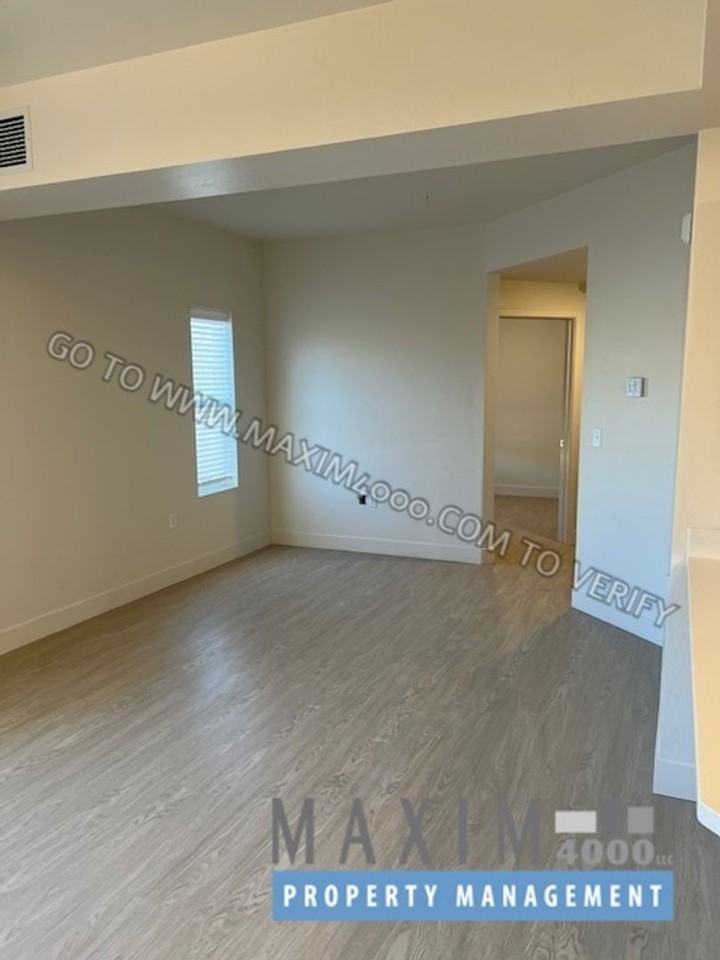 960 GRAND AVENUE - Photo 3 of 14