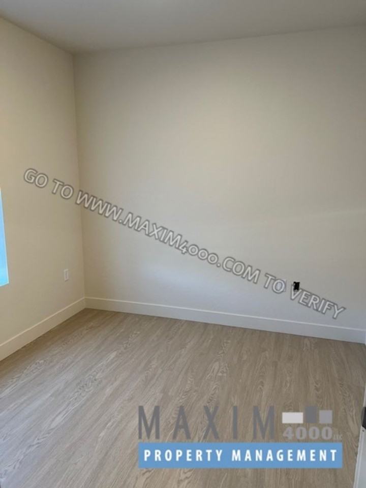 960 GRAND AVENUE - Photo 7 of 14