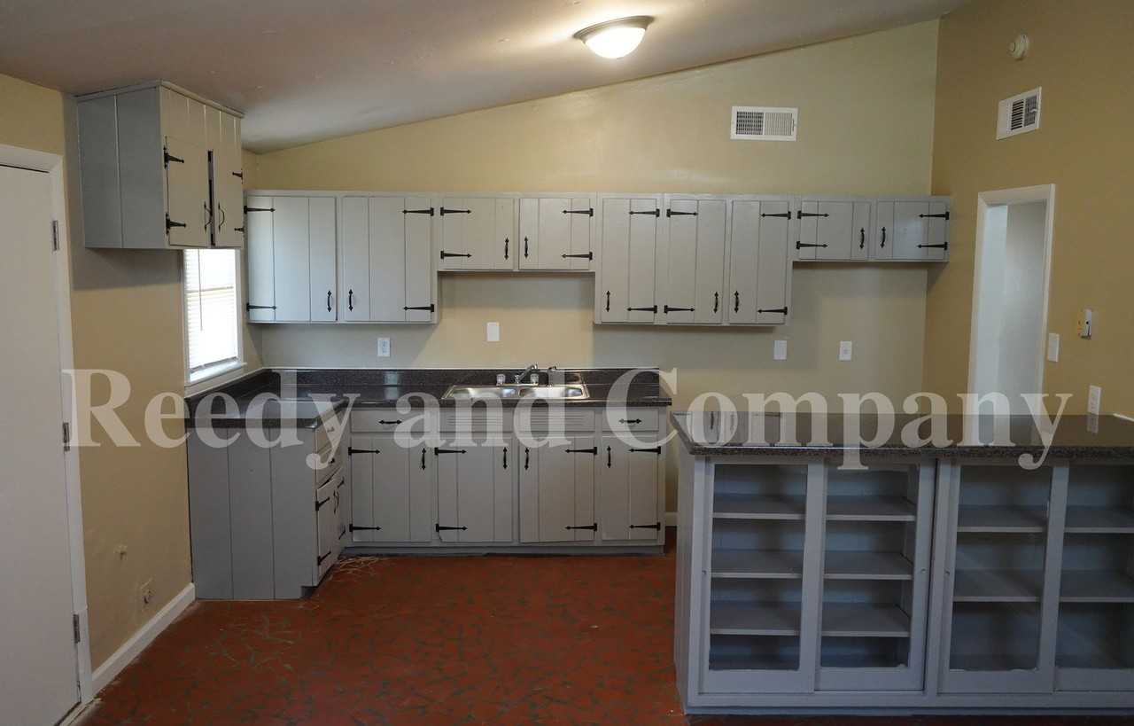 1631 Gowan Dr - Photo 7 of 15