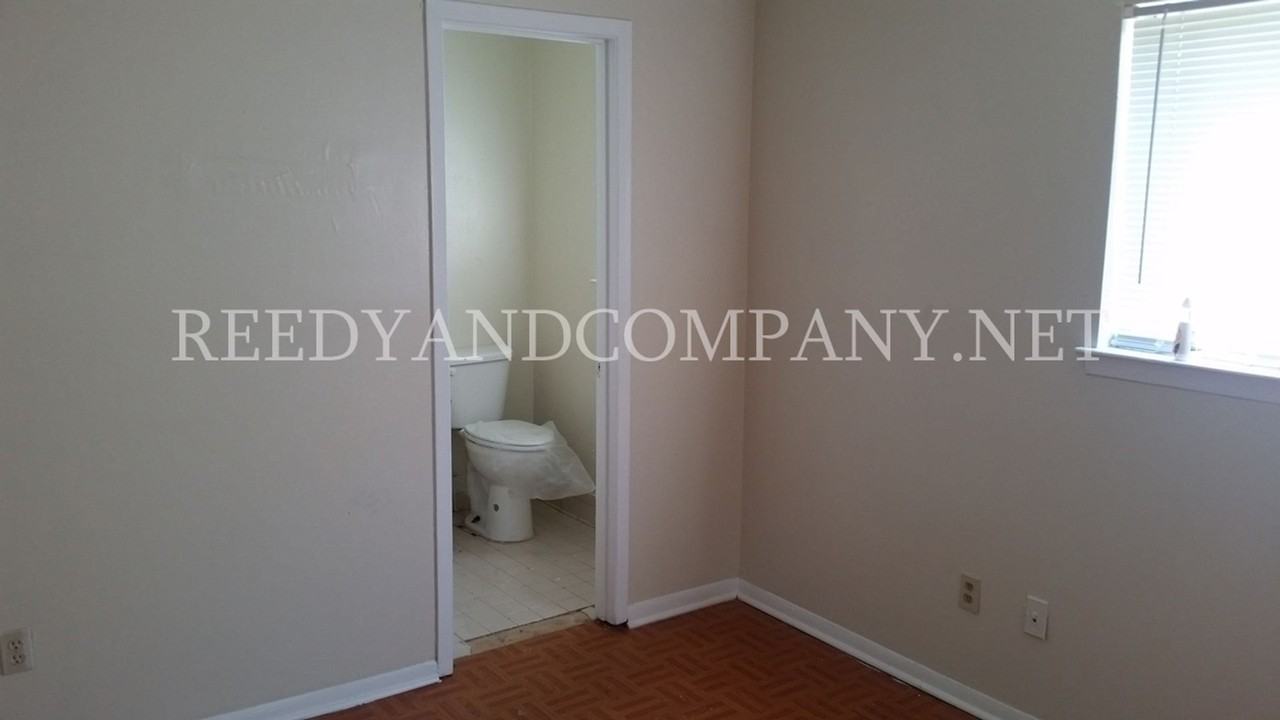 3990 Ashview Cv - Photo 7 of 8