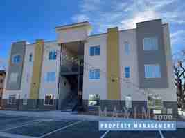 featured image of 920 Grand Ave