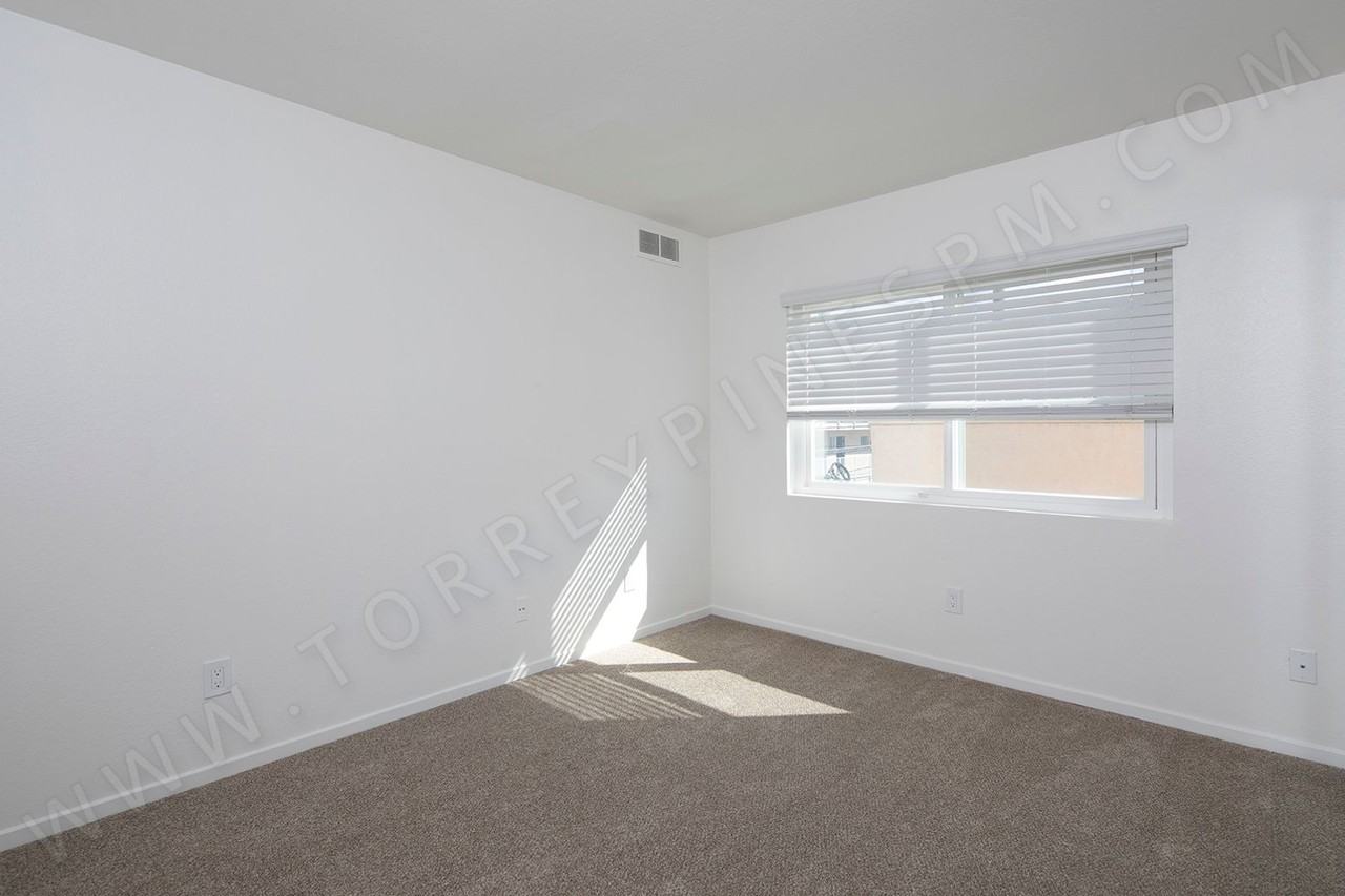 4484 Montalvo St - Photo 5 of 13