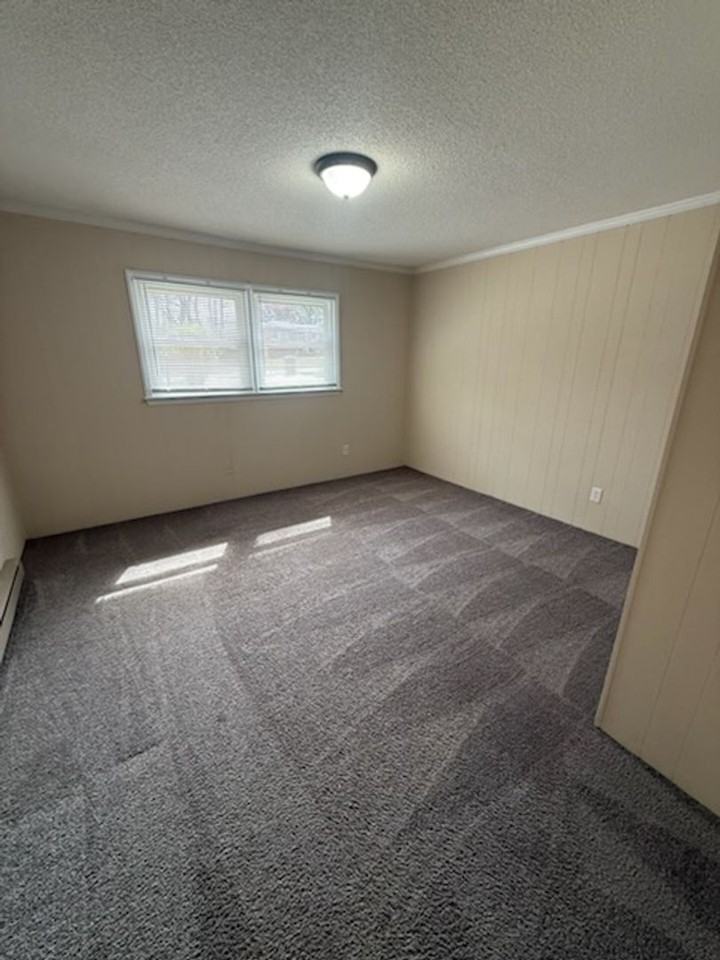 1100 Uwharrie St - Photo 4 of 6