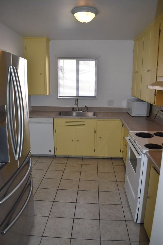102 Laurel St - Photo 3 of 11