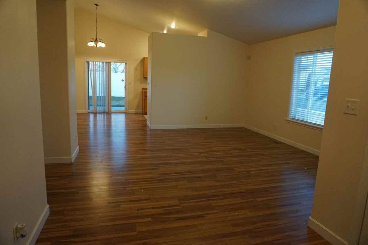 727 N Pointe Dr - Photo 3 of 18