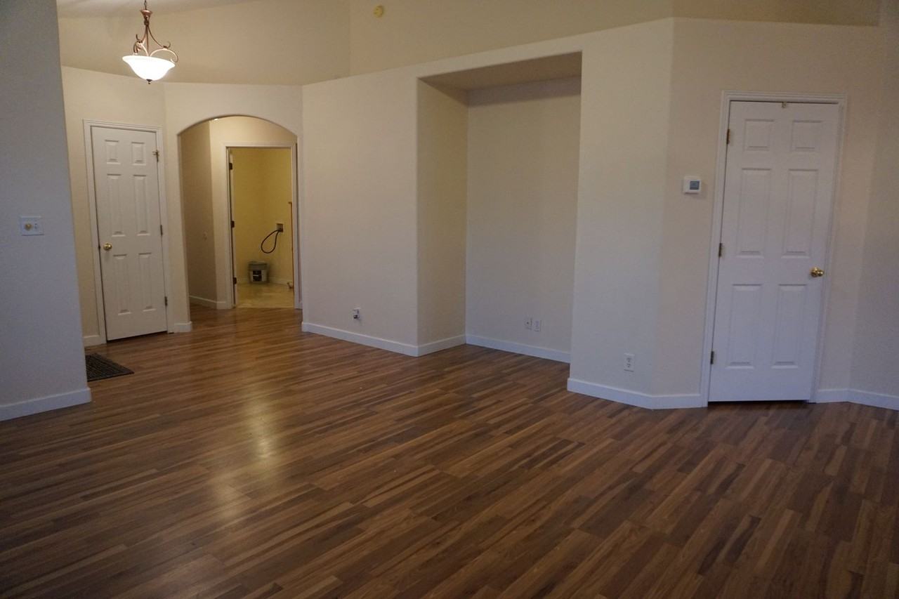 727 N Pointe Dr - Photo 6 of 18