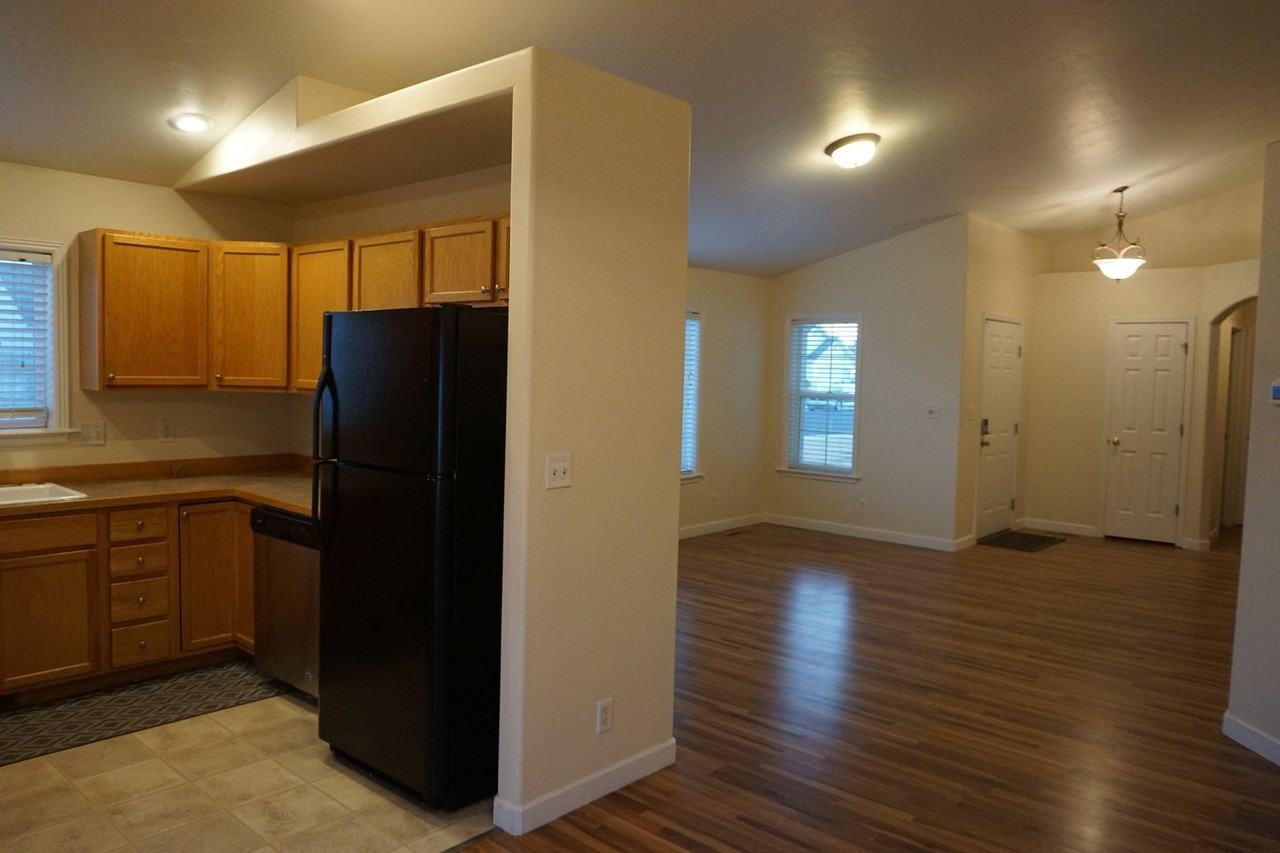 727 N Pointe Dr - Photo 7 of 18