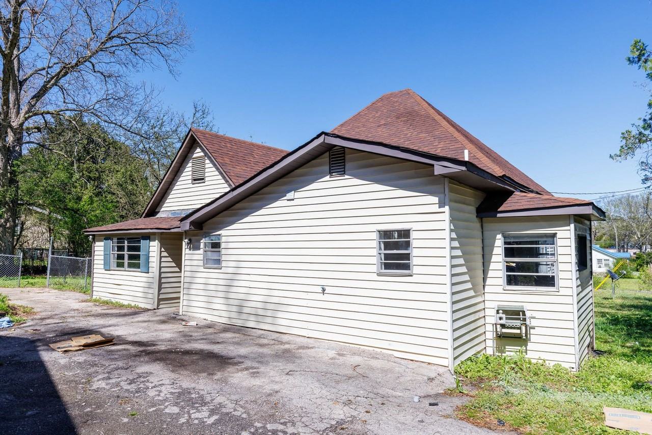 208 Spring St - Photo 6 of 28