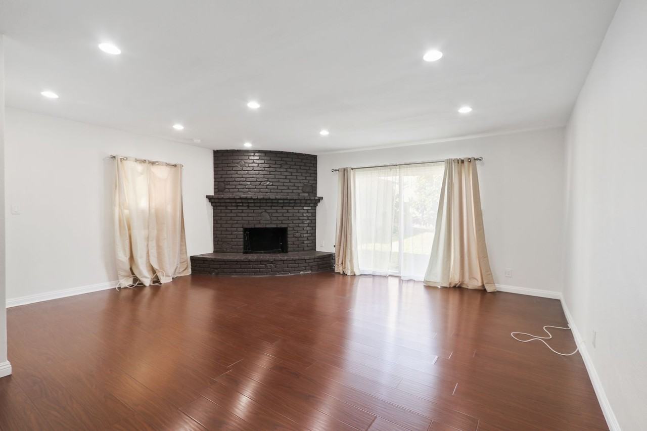 1615 Olympus Ave - Photo 2 of 10