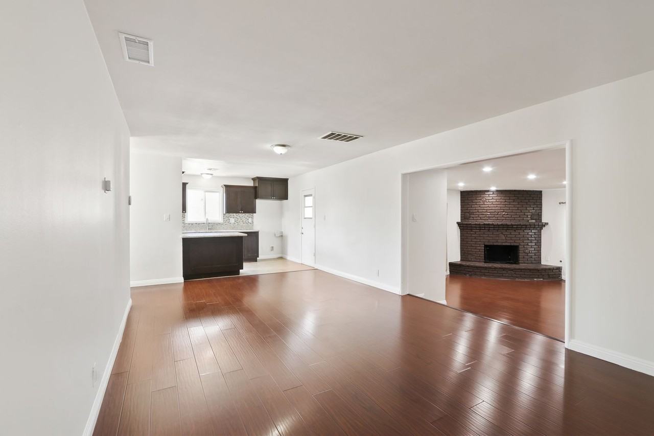 1615 Olympus Ave - Photo 3 of 10