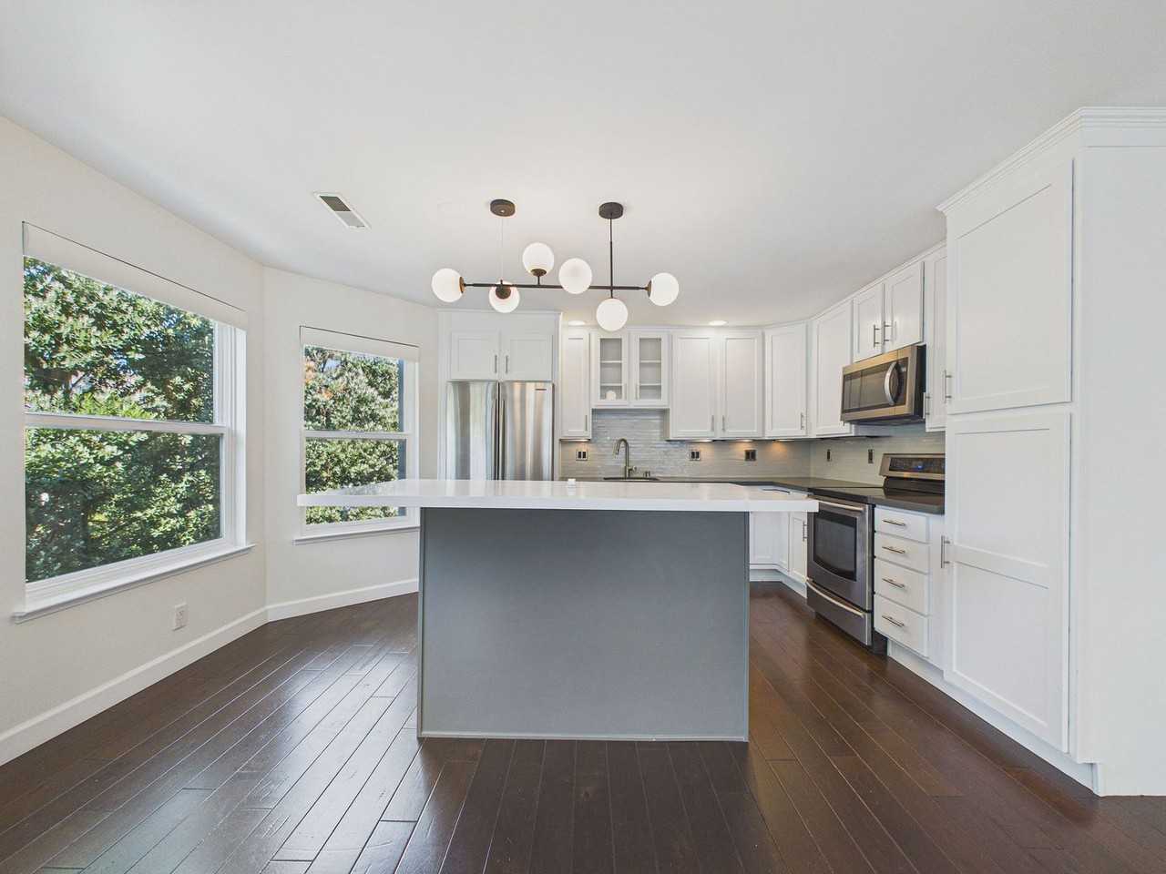 1180 Broderick St #302 - Photo 6 of 23