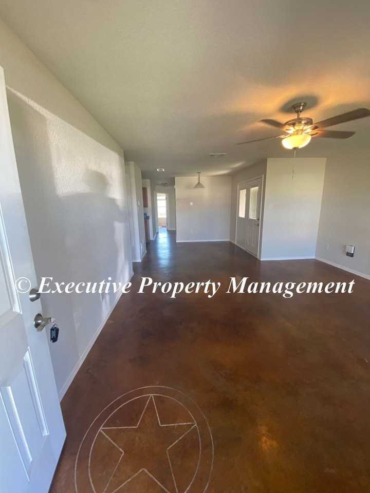 2921 Starlight Dr - Photo 2 of 17