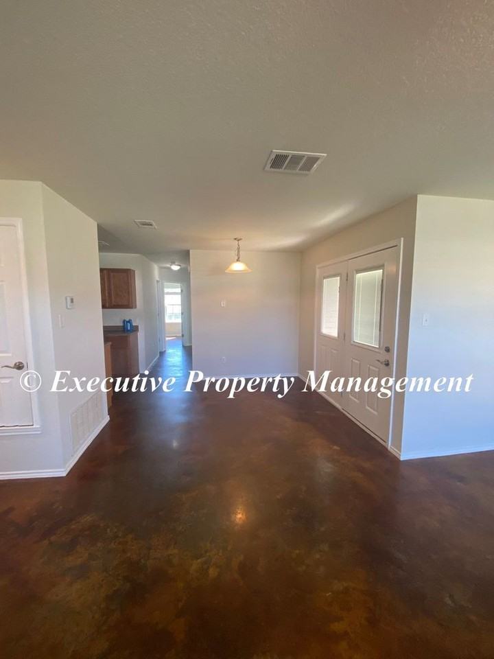 2921 Starlight Dr - Photo 4 of 17