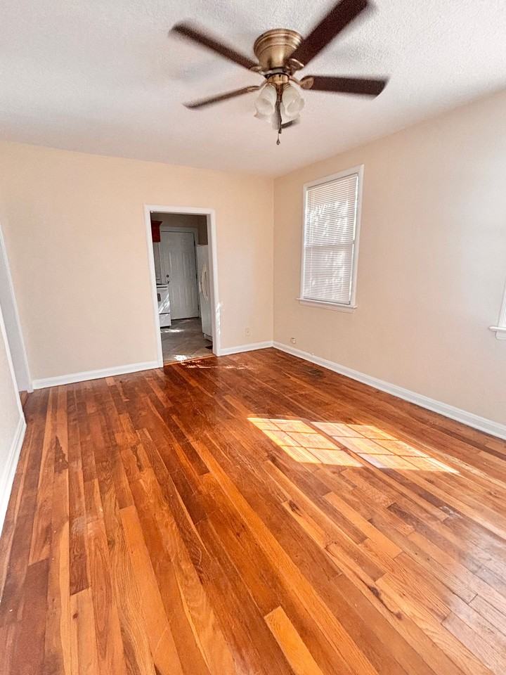 3233 Post St - Photo 2 of 7