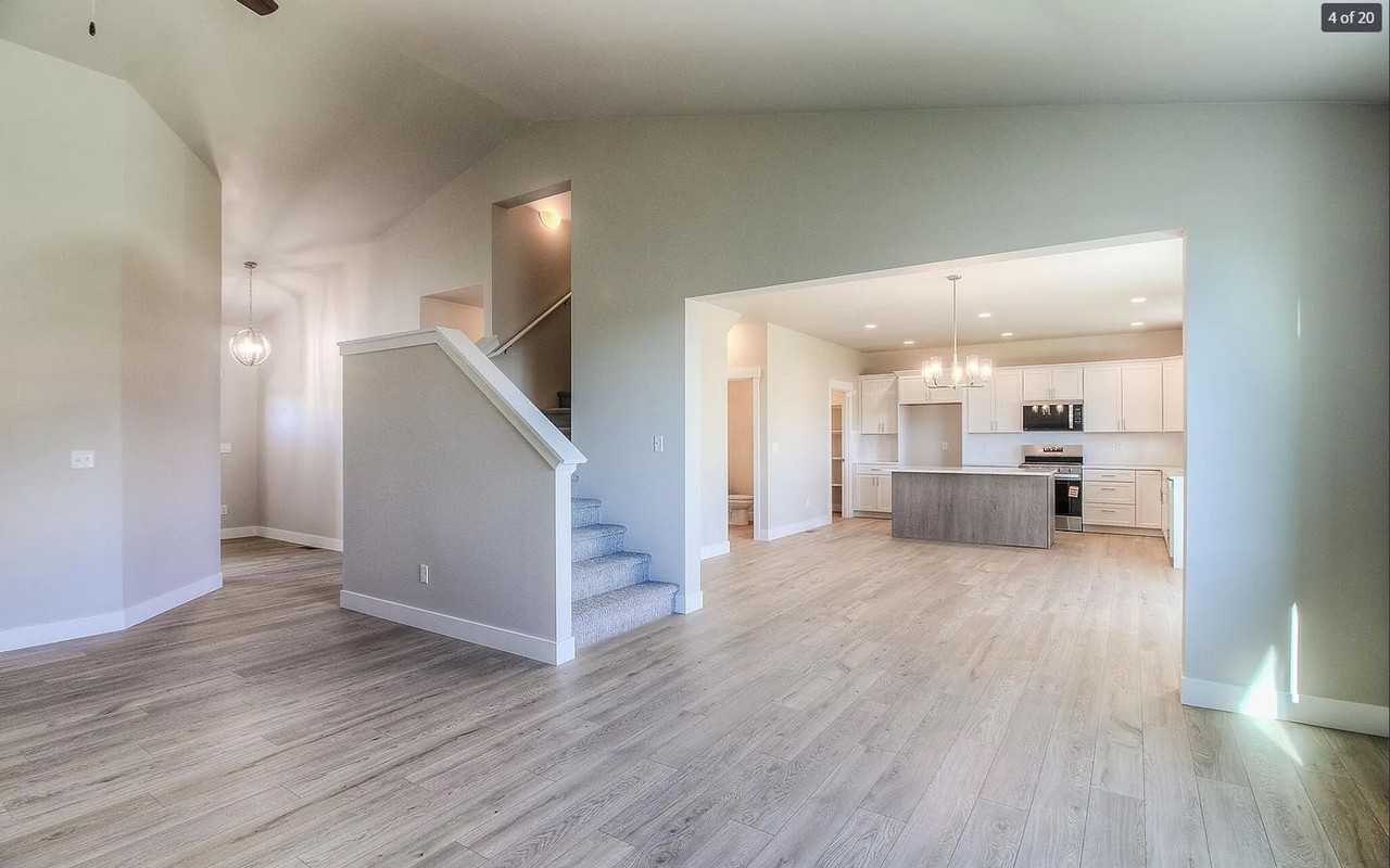 301 N 90th Ave - Photo 2 of 21