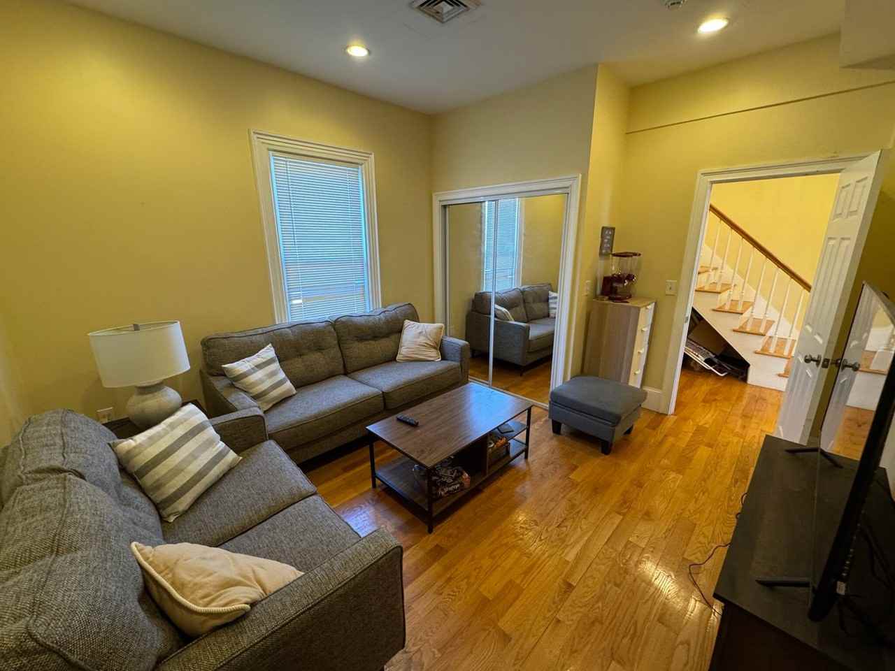 208 Holland St - Photo 6 of 22